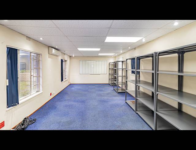 384M² OFFICE TO LET IN FERNDALE